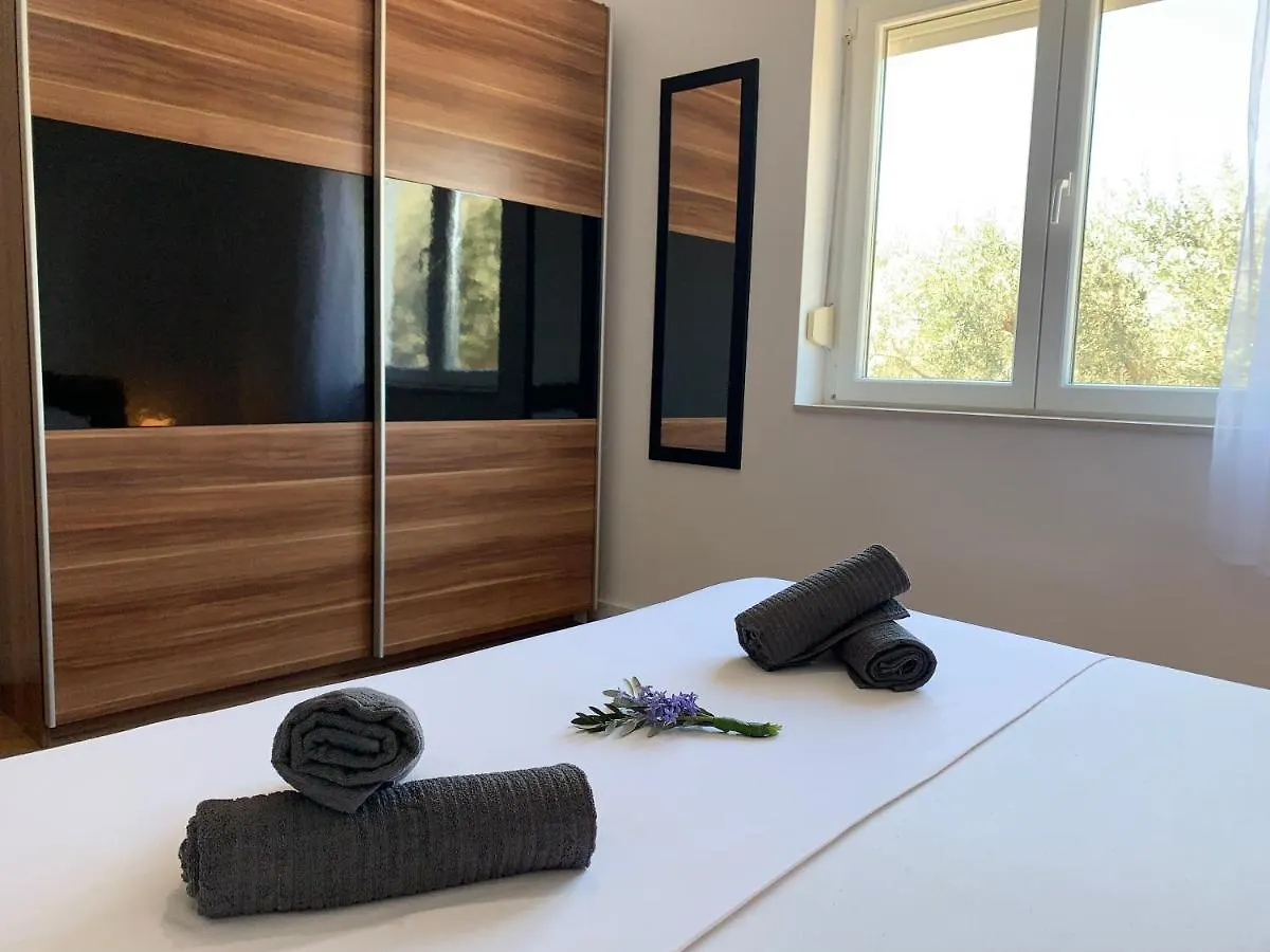 Larus Apartment Kaštel Lukšić