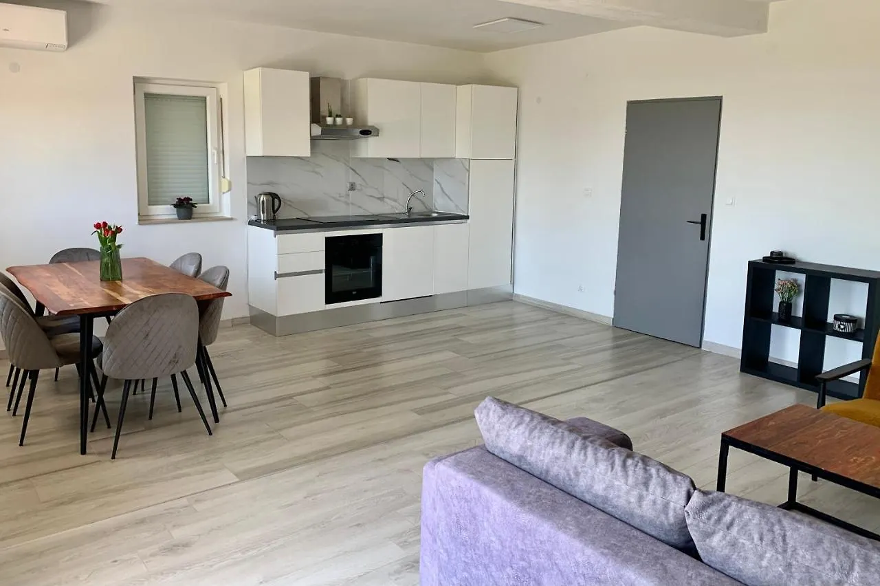 Larus Apartment Kaštel Lukšić