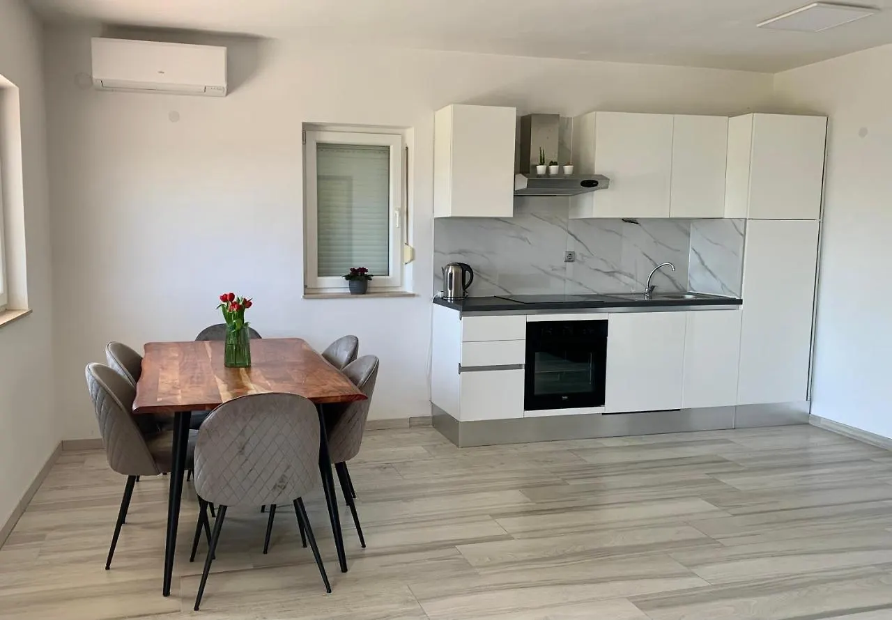 Larus Apartment Kastel Luksic